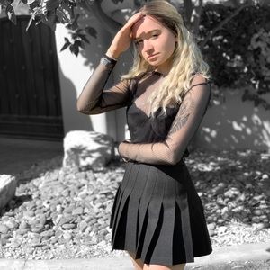 Meet your Posher, Zoe tate